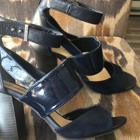 Navy heels - Picture 4 of 5